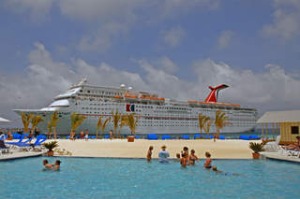 Grand Turk Island Caribbean Islands tourists in swimming pool cruise ship. CREDIT ALAMY