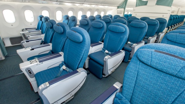 Vietnam Airlines' 787 Dreamliner premium economy cabin has a 2-3-2 layout.