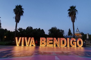 Head to Rosalind Park in the heart of the city at dusk to get a selfie with the Viva Bendigo installation.