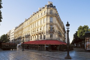 Barriere Hotel Le Fouquet's Paris was a beloved haunt of celebrities such as Marlene Dietrich and Edith Piaf.