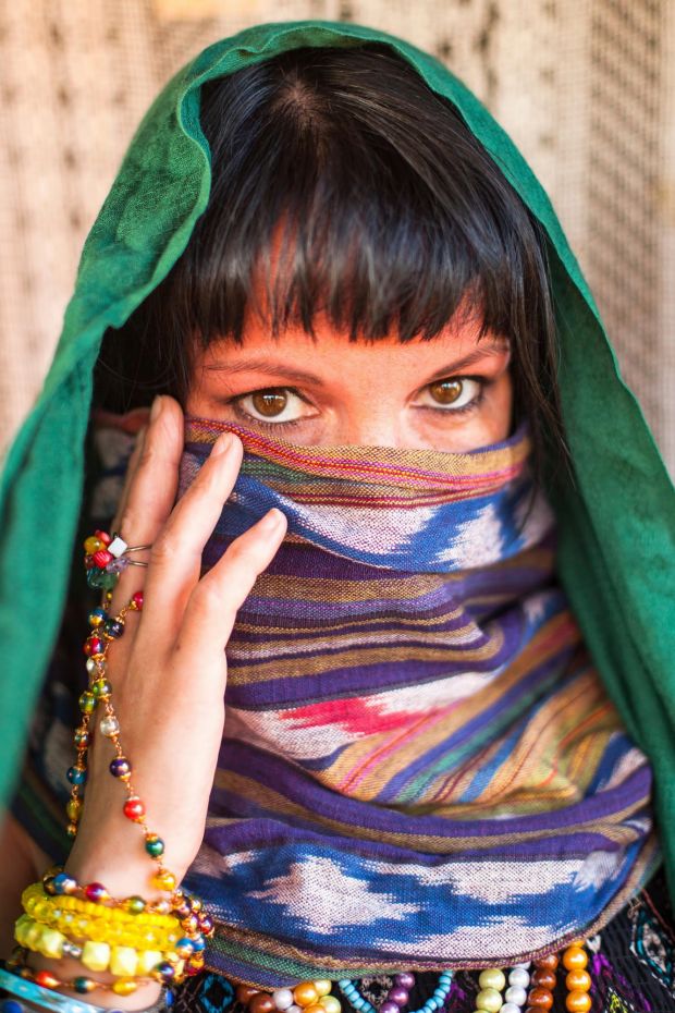 EDXF2B Woman in the veil. SatJul2Cover
Women, travel and the Middle East.
Photo: Alamy